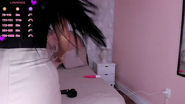 isabella milf  online show from 04/15/26, 07:07