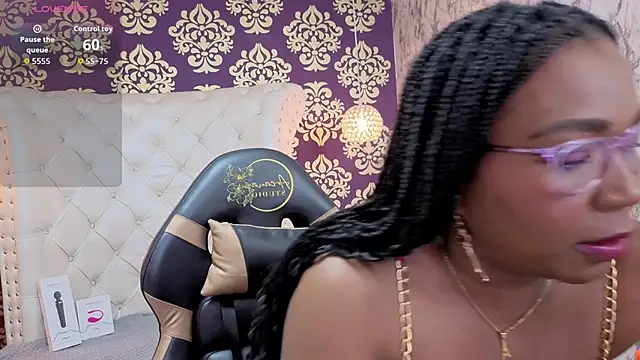 Tyra Fox online show from 09/30/25, 03:23