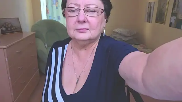 Margo Moll online show from 12/15/25, 08:42