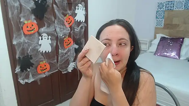 ScarletLevis online show from 10/17/25, 10:07