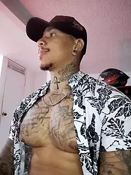 Snapshot of David_tatto1 chatting on 10/18/25, 04:14 David tatto1 online show from 10/18/25, 04:14