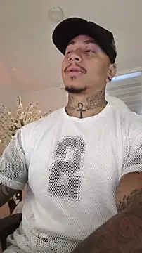 Snapshot of David_tatto1 chatting on 12/20/25, 10:01 David tatto1 online show from 12/20/25, 10:01