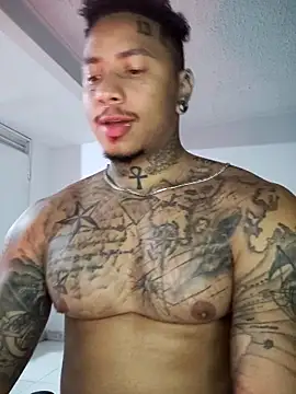 Snapshot of David_tatto1 chatting on 10/16/25, 03:15 David tatto1 online show from 10/16/25, 03:15