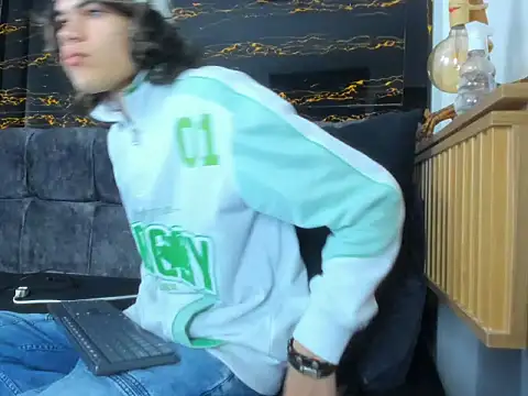 Diamond twink online show from 02/18/26, 01:40