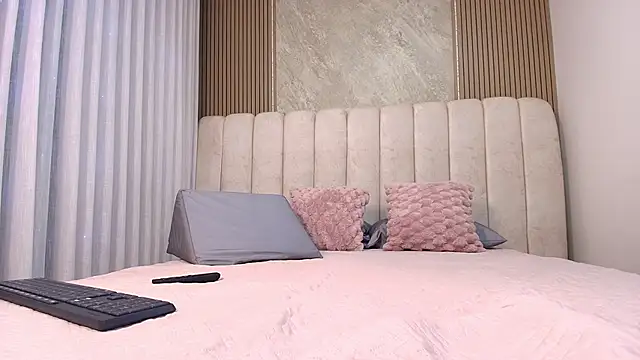 Snapshot of celeste_moonx chatting on 12/22/25, 01:11 celeste moonx online show from 12/22/25, 01:11