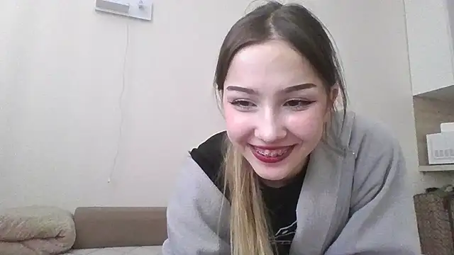 Snapshot of sillybloom chatting on 10/05/25, 05:42 sillybloom online show from 10/05/25, 05:42