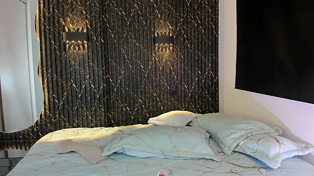 ZOETTAYLOR online show from 11/05/25, 08:34