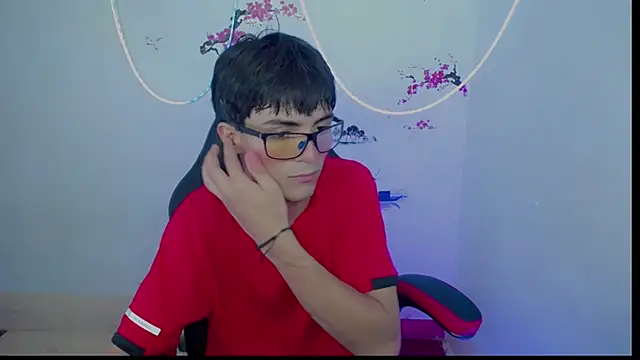 Thommy cute online show from 11/19/25, 01:27