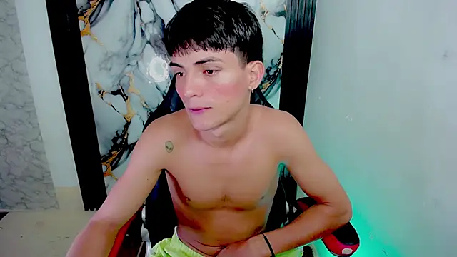 Thommy cute online show from 12/04/25, 03:05