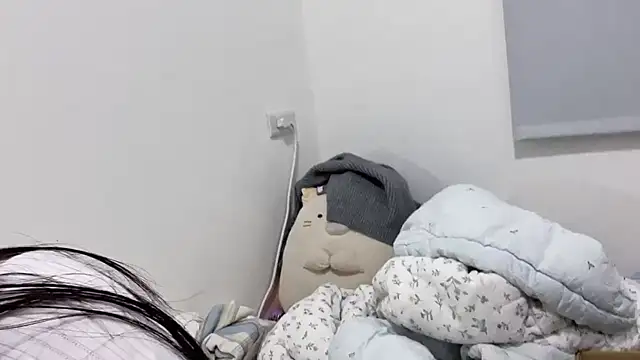 Snapshot of LHeart chatting on 10/28/25, 02:05 LHeart online show from 10/28/25, 02:05