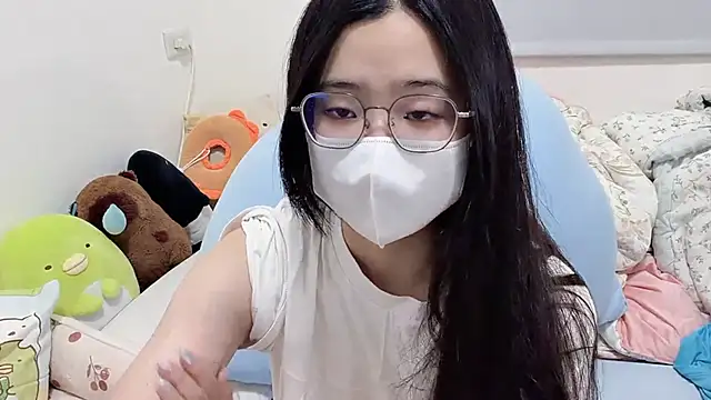 Snapshot of LHeart chatting on 04/14/26, 02:44 LHeart online show from 04/14/26, 02:44