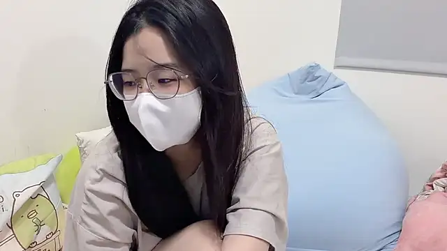 Snapshot of LHeart chatting on 04/22/26, 01:51 LHeart online show from 04/22/26, 01:51