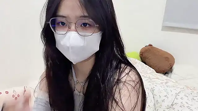 Snapshot of LHeart chatting on 03/25/26, 01:43 LHeart online show from 03/25/26, 01:43