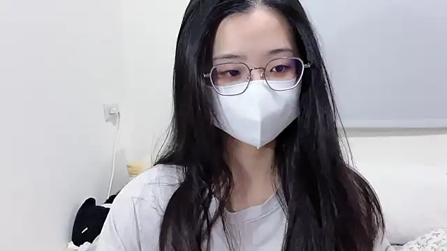 Snapshot of LHeart chatting on 10/22/25, 02:05 LHeart online show from 10/22/25, 02:05