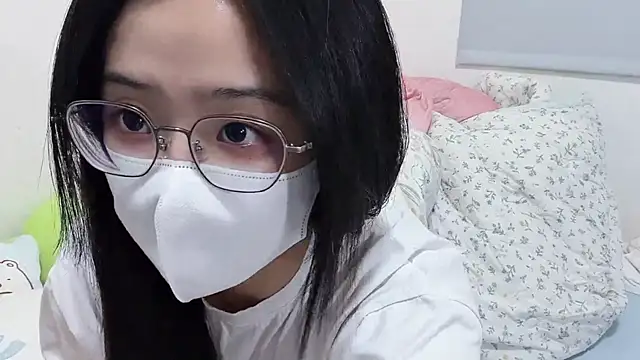 Snapshot of LHeart chatting on 05/20/26, 02:25 LHeart online show from 05/20/26, 02:25