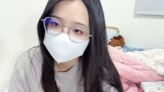 Snapshot of LHeart chatting on 12/18/25, 02:10 LHeart online show from 12/18/25, 02:10