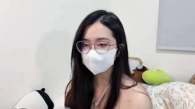 Snapshot of LHeart chatting on 12/19/25, 01:57 LHeart online show from 12/19/25, 01:57