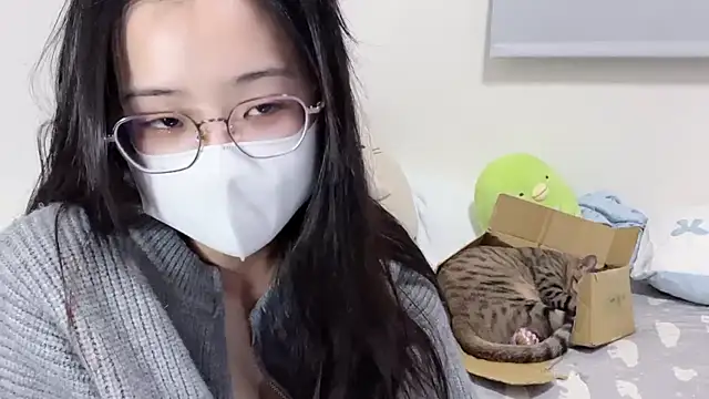 Snapshot of LHeart chatting on 10/23/25, 02:49 LHeart online show from 10/23/25, 02:49