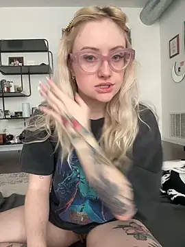 seeunexttuesday online show from 11/18/25, 04:21