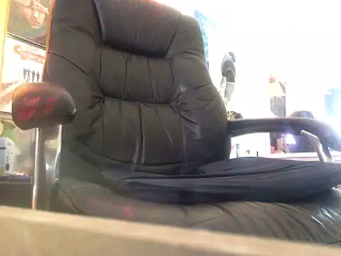 Snapshot of lilthicky352 chatting on 11/25/25, 07:14 lilthicky352 online show from 11/25/25, 07:14