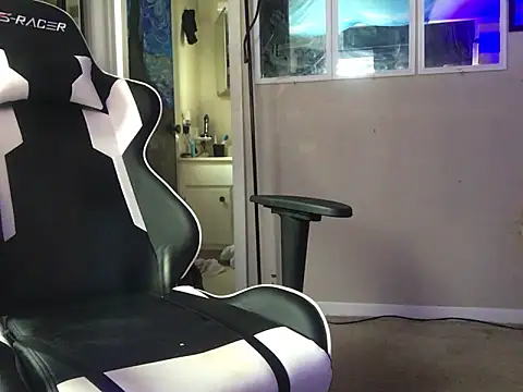 Snapshot of lilthicky352 chatting on 10/02/25, 02:20 lilthicky352 online show from 10/02/25, 02:20
