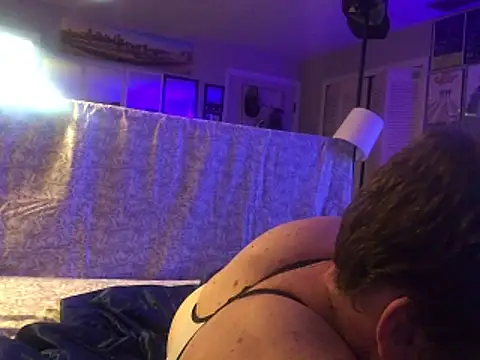 Snapshot of lilthicky352 chatting on 10/28/25, 03:29 lilthicky352 online show from 10/28/25, 03:29