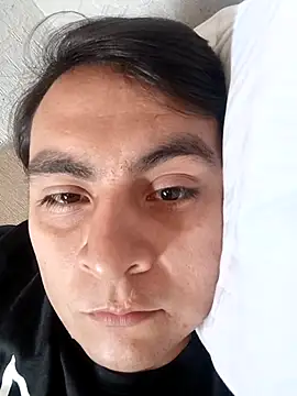 Snapshot of Ravenvodka chatting on 09/23/25, 04:47 Ravenvodka online show from 09/23/25, 04:47