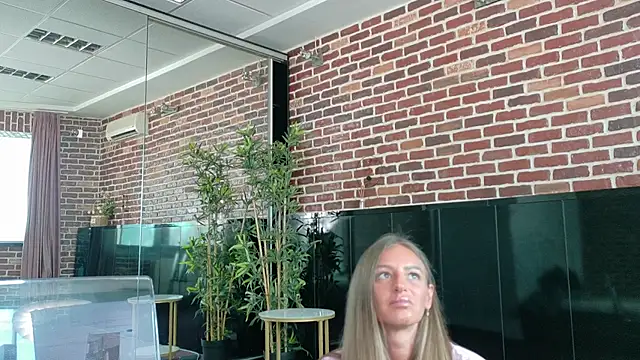 MayaHellen online show from 05/01/26, 05:45