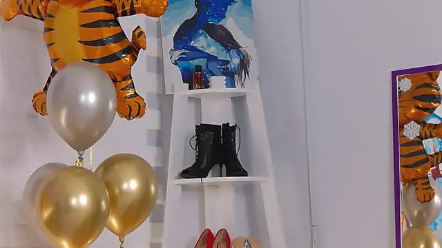 Snapshot of Agnessa chatting on 12/22/25, 09:20 Agnessa online show from 12/22/25, 09:20