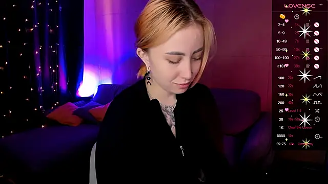 Snapshot of deboramoore chatting on 06/16/26, 02:11 deboramoore online show from 06/16/26, 02:11