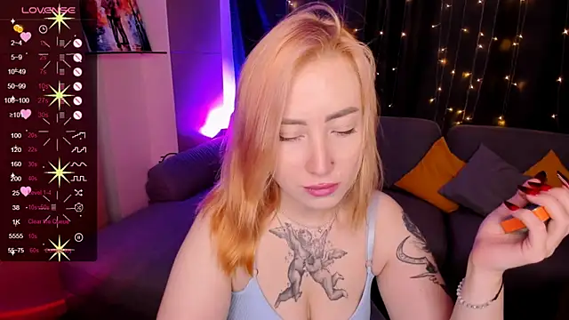 Snapshot of deboramoore chatting on 07/11/26, 02:01 deboramoore online show from 07/11/26, 02:01