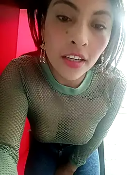Snapshot of Fox_Roxxan chatting on 09/13/25, 01:38 Fox Roxxan online show from 09/13/25, 01:38