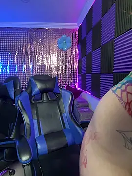 Snapshot of antonelaXantonysex chatting on 04/16/26, 02:12 antonelaXantonysex online show from 04/16/26, 02:12