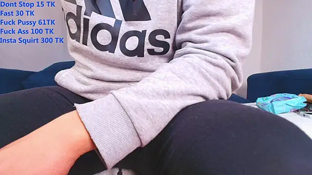 couplelove543 online show from 10/02/25, 01:47