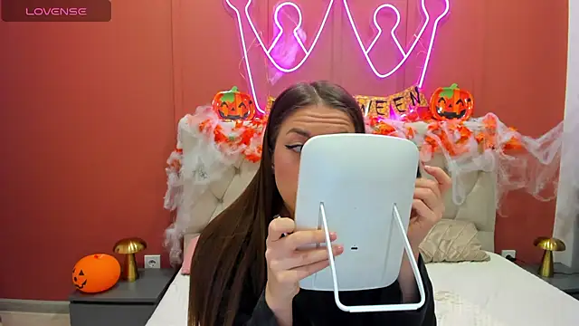 StacyWells online show from 10/26/25, 02:23