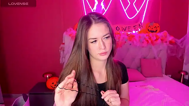 StacyWells online show from 10/28/25, 08:13