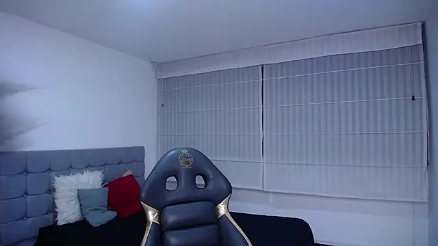 Stephany Rodriguez online show from 11/04/25, 03:05