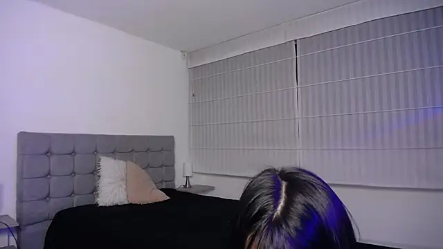 Stephany Rodriguez online show from 10/18/25, 03:03