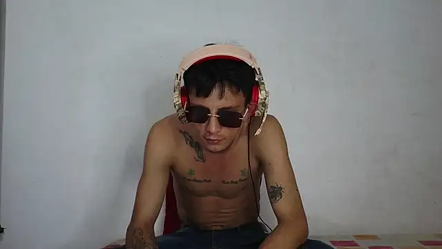 andrewcoopper1 online show from 02/08/26, 04:32