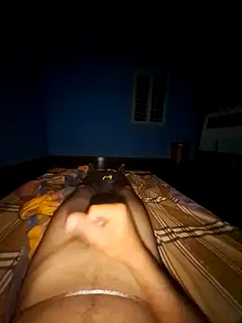 Tamilpayan00 online show from 10/18/25, 10:34