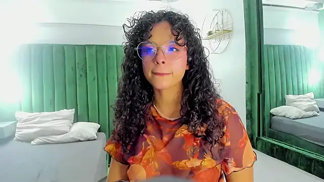 Snapshot of Sweet_Lucyy chatting on 10/02/25, 05:55 Sweet Lucyy online show from 10/02/25, 05:55