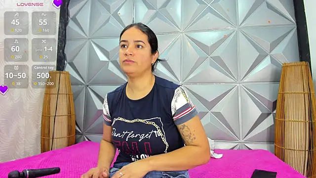 Snapshot of GreciaFox1 chatting on 12/18/25, 11:36 GreciaFox1 online show from 12/18/25, 11:36