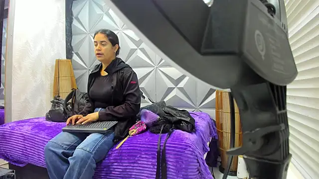 Snapshot of GreciaFox1 chatting on 10/12/25, 11:44 GreciaFox1 online show from 10/12/25, 11:44