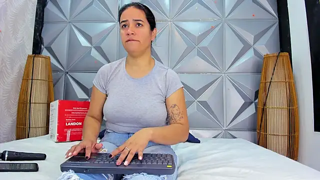 Snapshot of GreciaFox1 chatting on 11/28/25, 11:21 GreciaFox1 online show from 11/28/25, 11:21