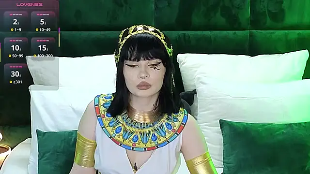 RianaRey online show from 10/31/25, 12:35