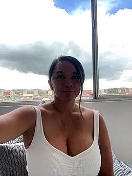 Nova Gabriela online show from 10/28/25, 03:22