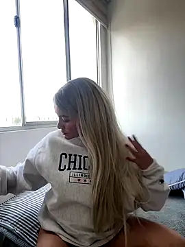 Nova Gabriela online show from 11/28/25, 03:34