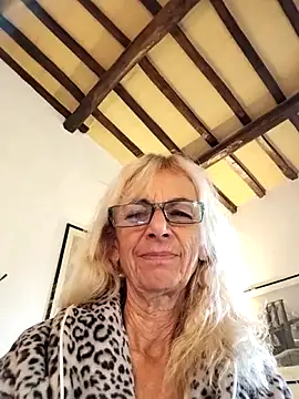 clarabell4 online show from 11/14/25, 07:34