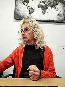 clarabell4 online show from 11/28/25, 08:36