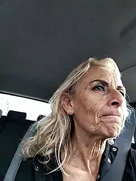 clarabell4 online show from 10/30/25, 08:12